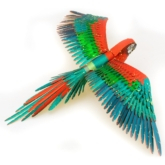 Zusammengebauter Papagai Macaw