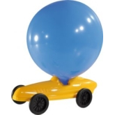 Ballonauto mit aufgeblasenem Ballon