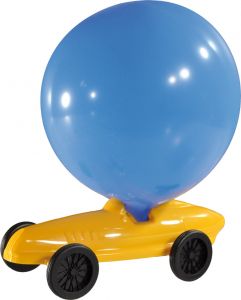 Ballonauto mit aufgeblasenem Ballon