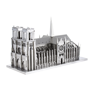 Zusammengebaute Notre Dame de Paris Kirche