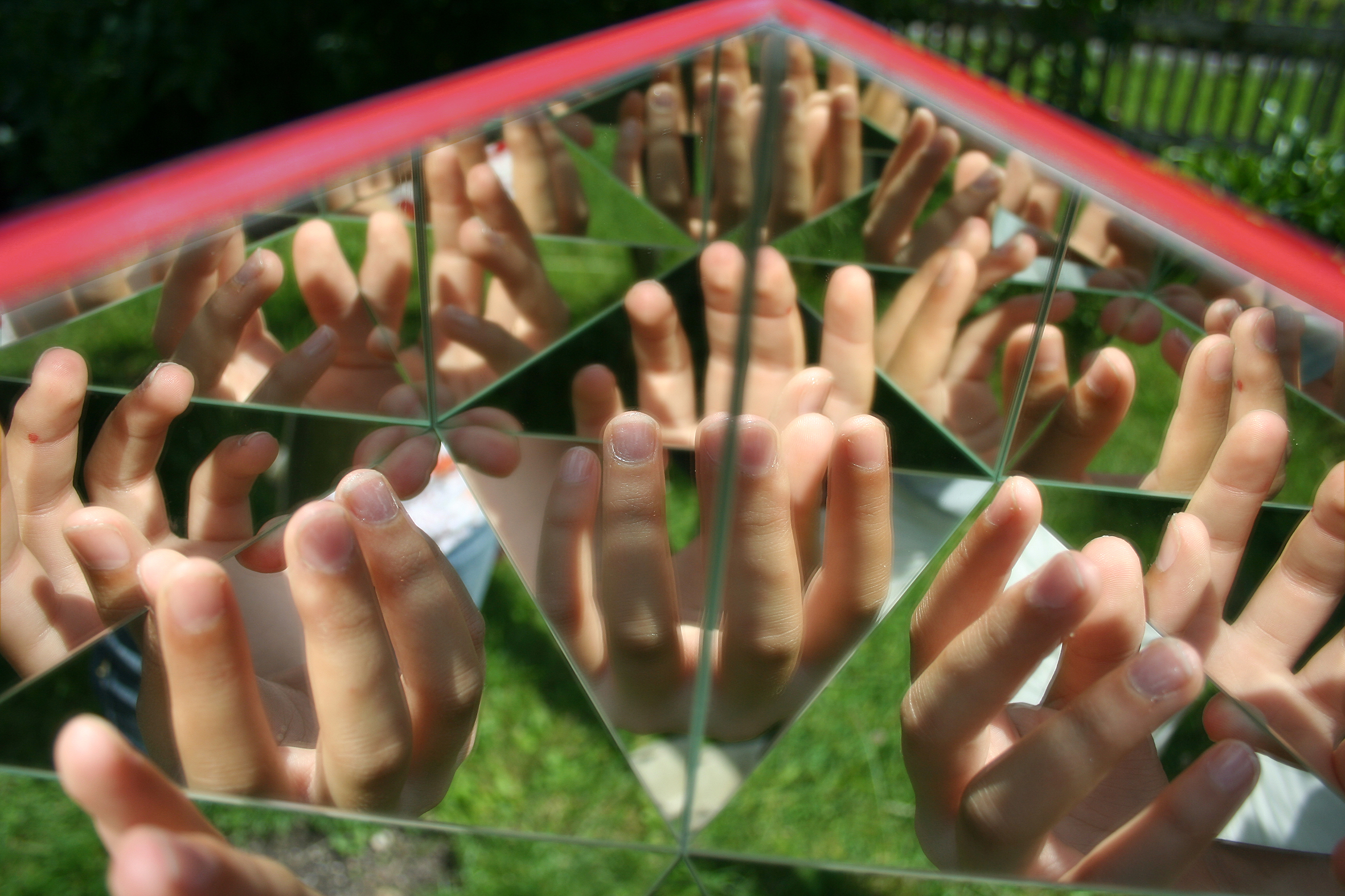 Kaleidoskop mit Fingern